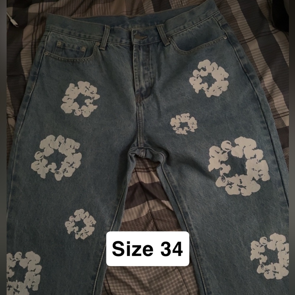 Stylish Slim Fit Jeans with Floral Accents